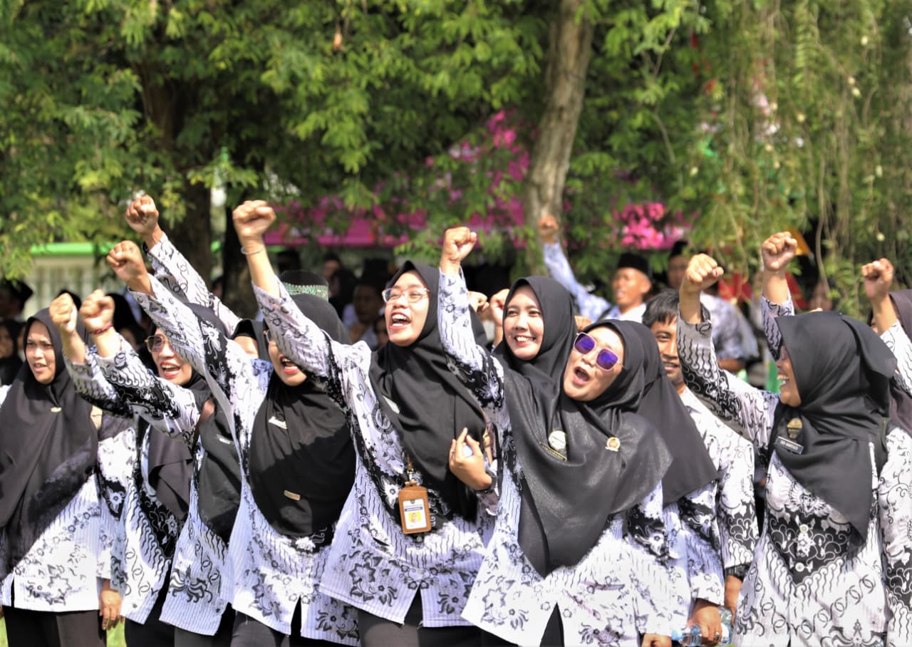 HUT PGRI di Kabupaten Tegal, Bupati Ingatkan Masyarakat untuk Berhenti Menghakimi Guru  