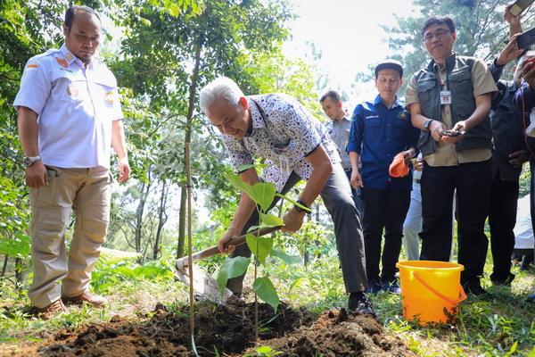 Ganjar Dorong Reboisasi Cegah Banjir dan Pencemaran Lingkungan di Jateng