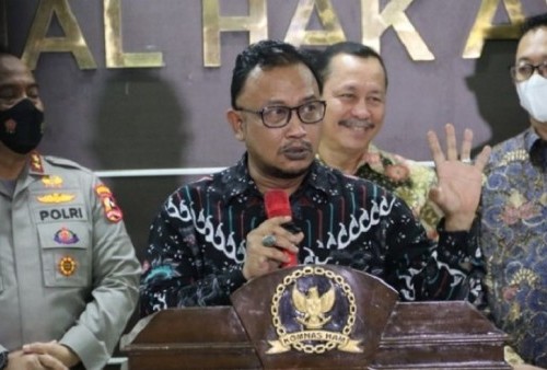 Viral Komisioner Komnas HAM Lipat Kertas saat Konferensi Pers Kematian Brigadir J, Ada Apa?