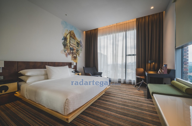 10 Hotel dengan Pemandangan Kota Semarang di Malam Hari