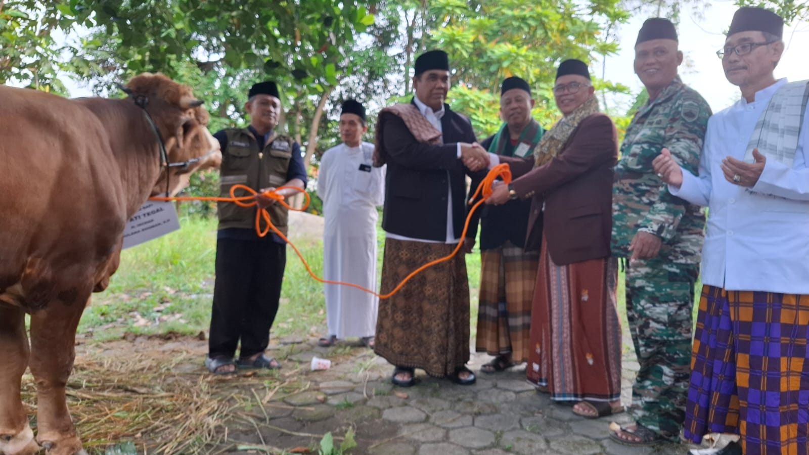 Salat Idul Adha di Masjid Agung Slawi, Wakil Bupati Tegal Singgung Kondisi Pendidikan saat Ini