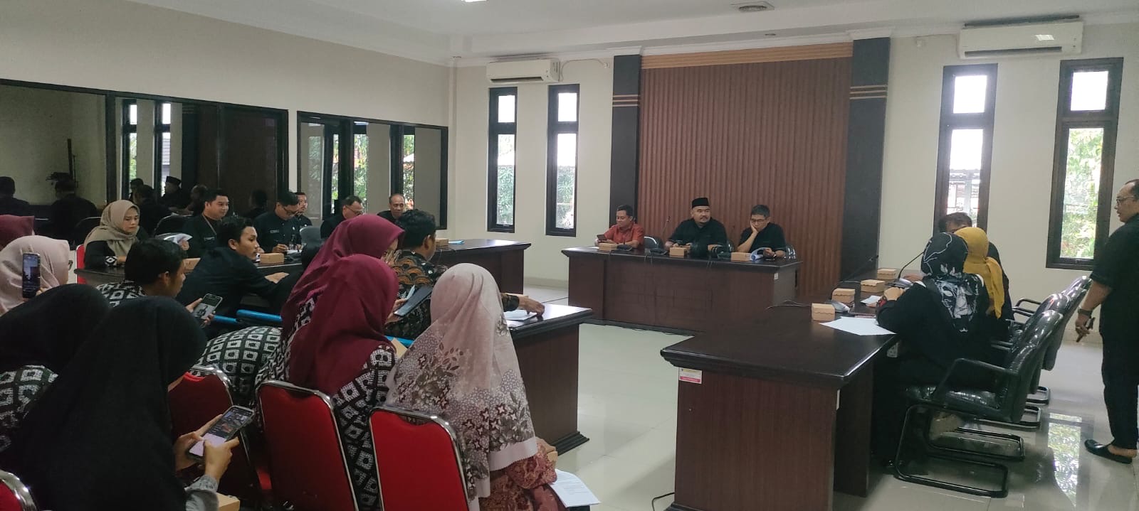 Tuntut Kejelasan Status, Honorer Non-Database Brebes Ngadu ke DPRD 