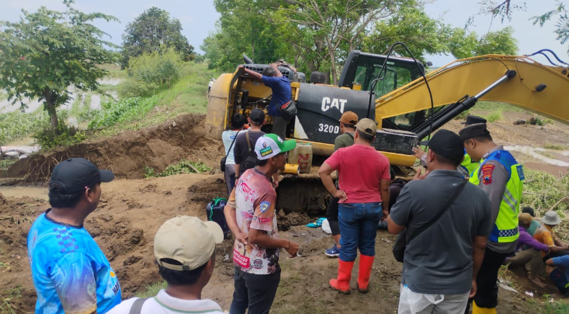 Penanganan Tanggul Sungai Pemali yang Jebol, Alat Berat Diterjunkan