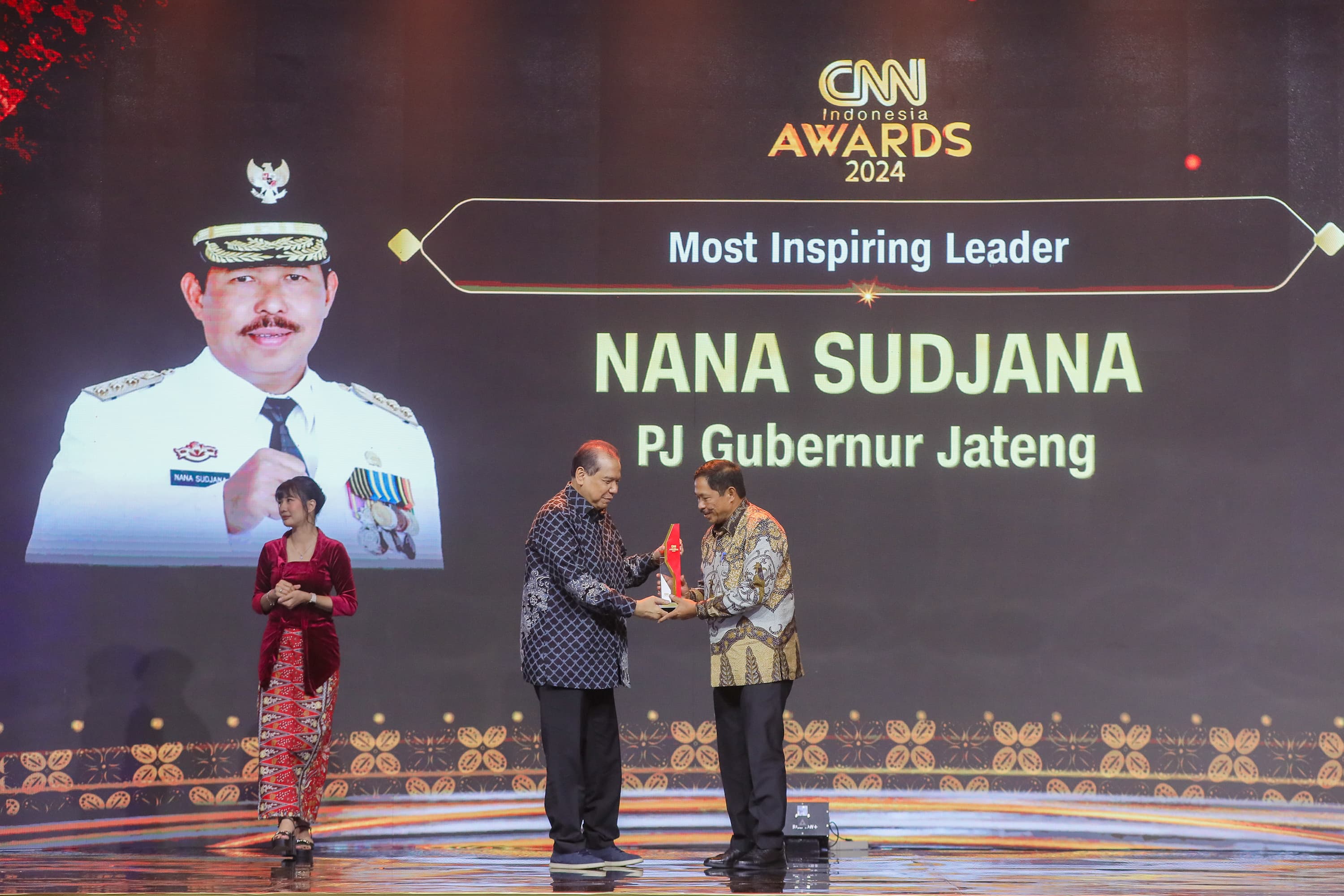 Selamat! Nana Sudjana Raih Penghargaan Most Inspiring Leader, Catat Capaian Kinerja Positif  