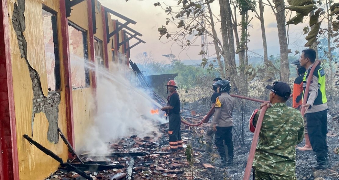 6 Ruangan di SMA 1 Bantarkawung Brebes Hangus Dilahap Api