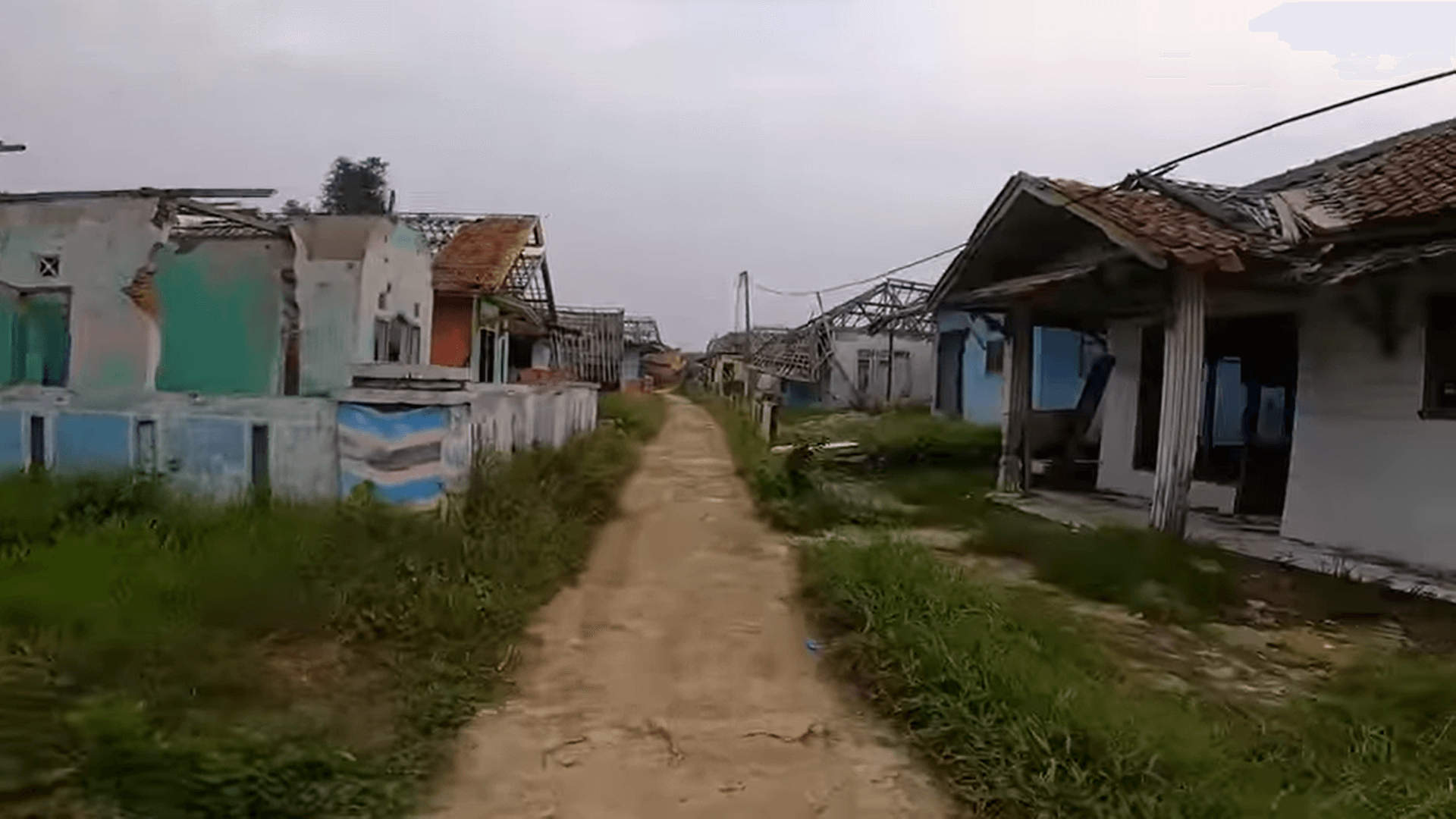 Berasa Uji Nyali! Keluarga Ini Tinggal di Sebuah Kampung Mati di Lebak, Banten