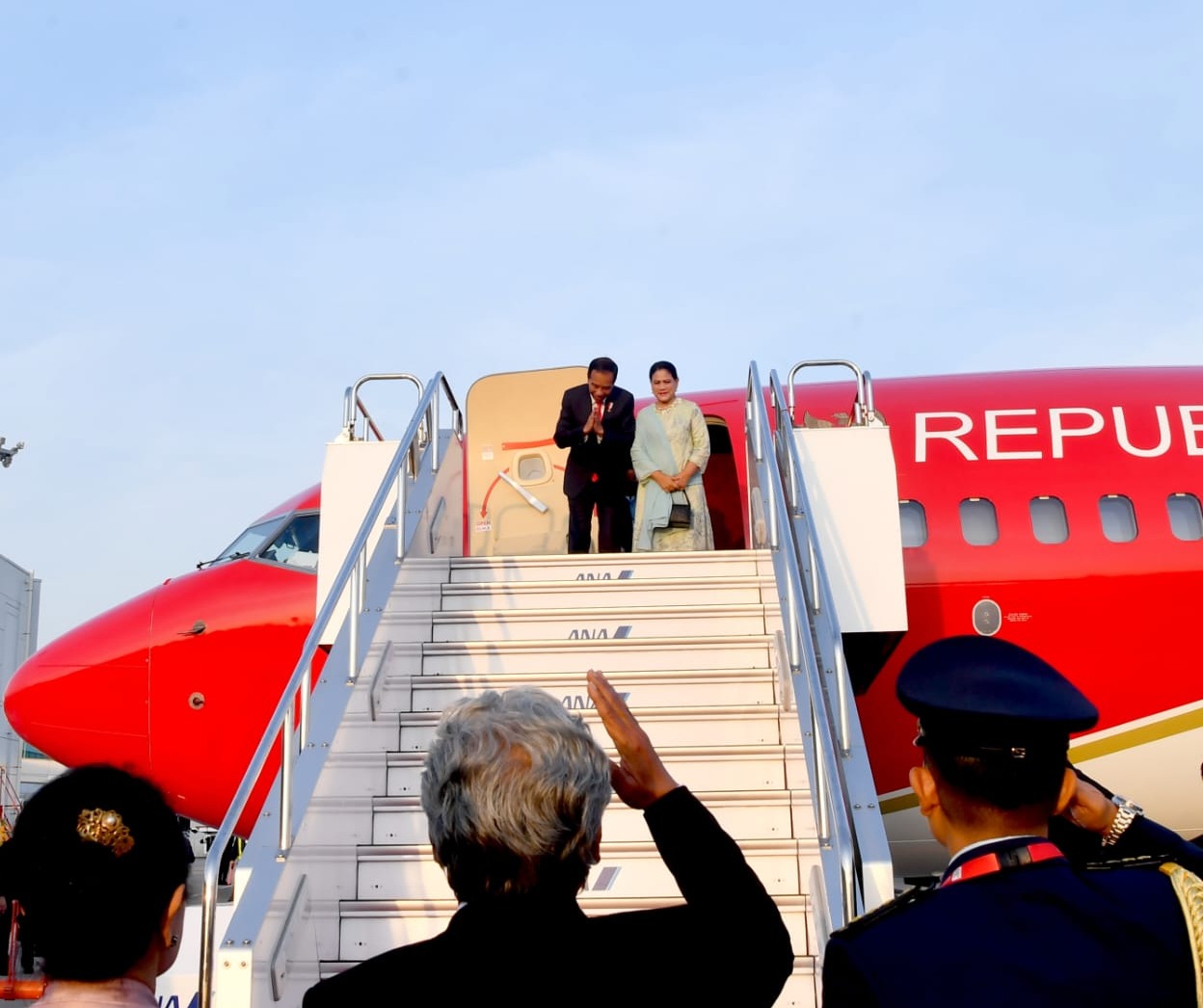 Pulang ke Tanah Air usai KTT G7, Presiden dan Ibu Iriana Dilepas Kepala Protokol Jepang