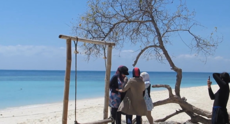 5 Pantai Eksotis di Jawa Timur dengan Keindahan Bawah Laut Memukau