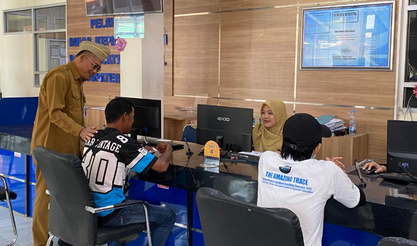 Ajak Warga Manfaatkan 297 Kios Adminduk di Brebes, Disdukcapil Lakukan Ini