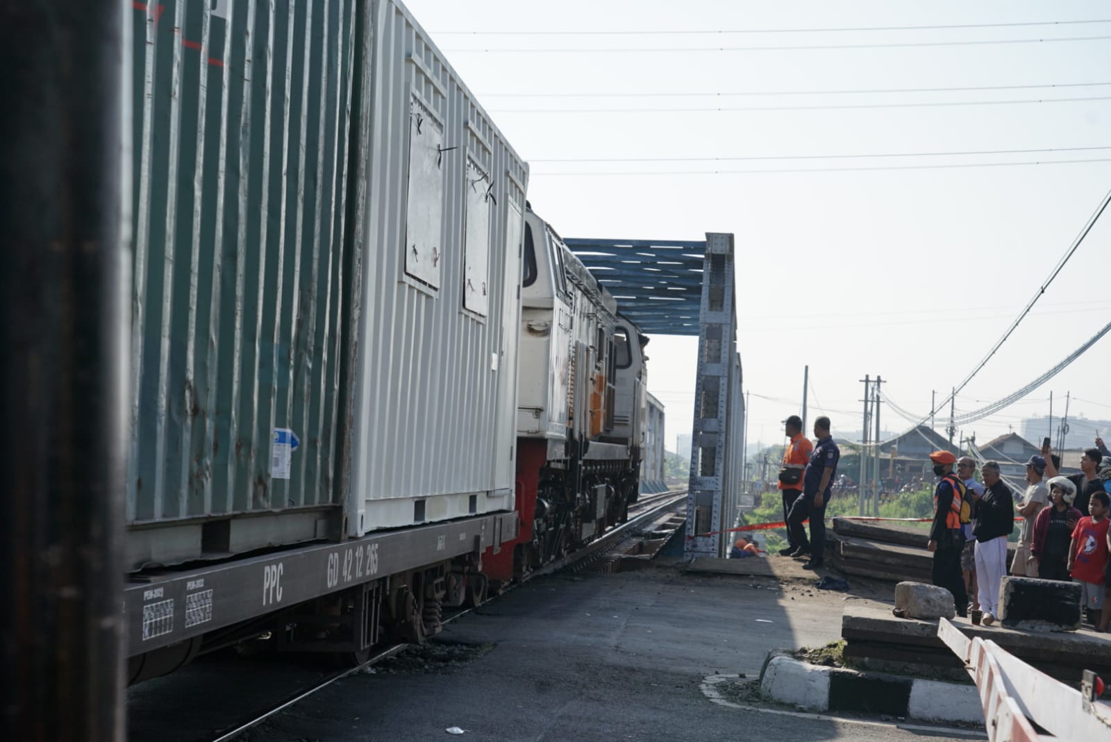 2 Jalur Kereta di Semarang Sudah Bisa Dilewati Pasca Kecelakaan KA Brantas dengan Tronton