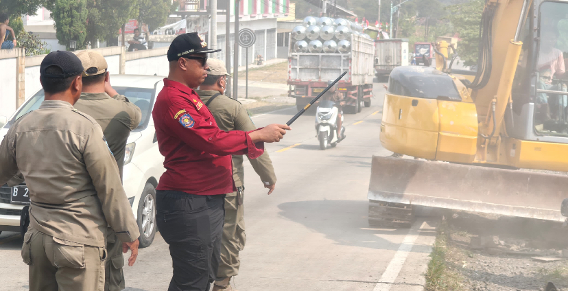 8 Bangunan Liar di Jalan Lingkar Utara Bumiayu Brebes Dibongkar Paksa
