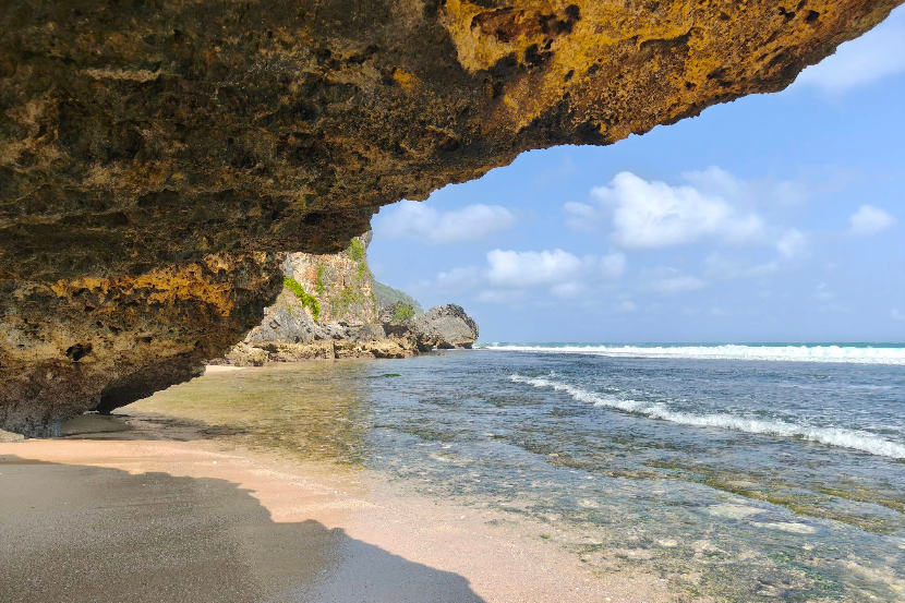 9 Pantai Tersembunyi di Yogyakarta yang Indah dan Masih Sepi, Cocok untuk Healing