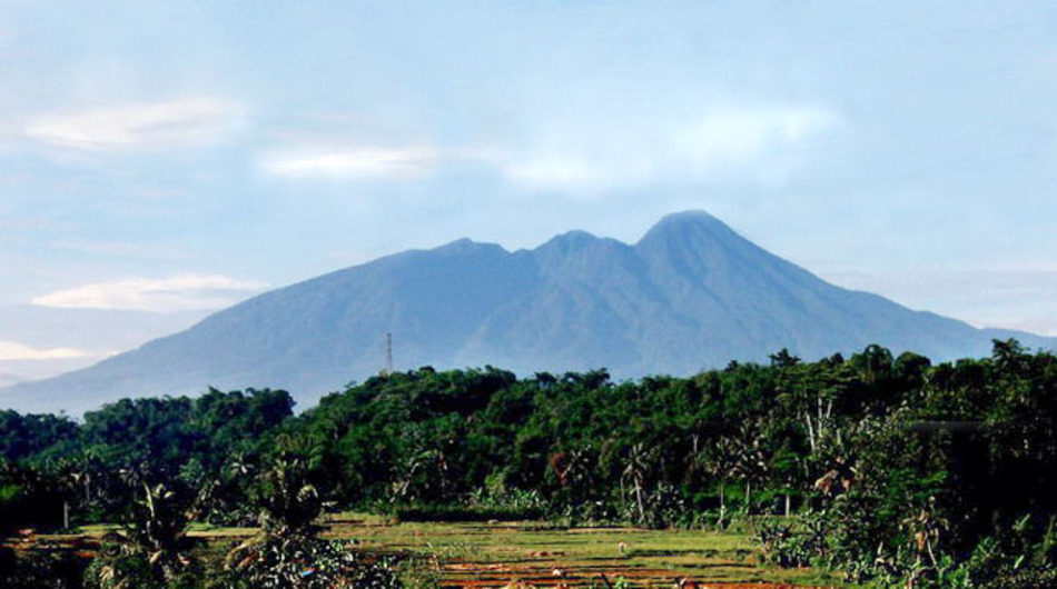 Misteri dan Pesona Angker di Balik Keindahan Gunung Salak Jawa Barat