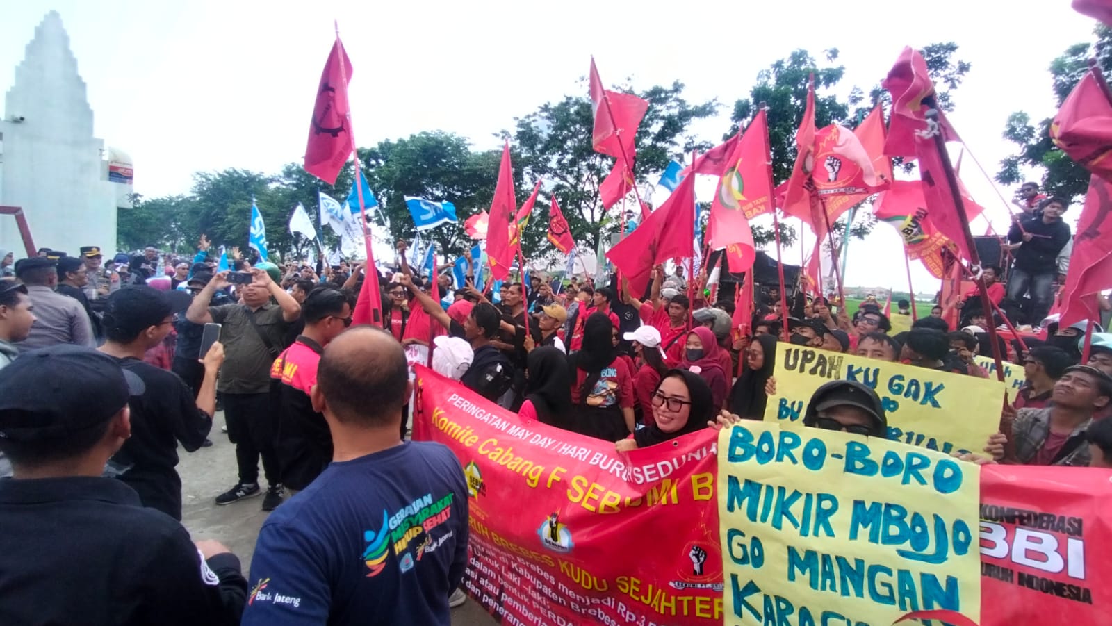 Aksi May Day di Brebes, Tiga Serikat Buruh Datangi KPT Bawa 5 Tuntutan