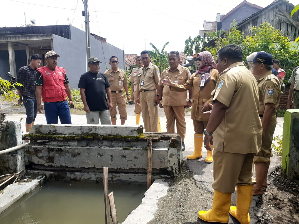 2 Kelurahan Masih Tergenang Air, Pj Sekda Tinjau Warga Korban Banjir di Kota Tegal