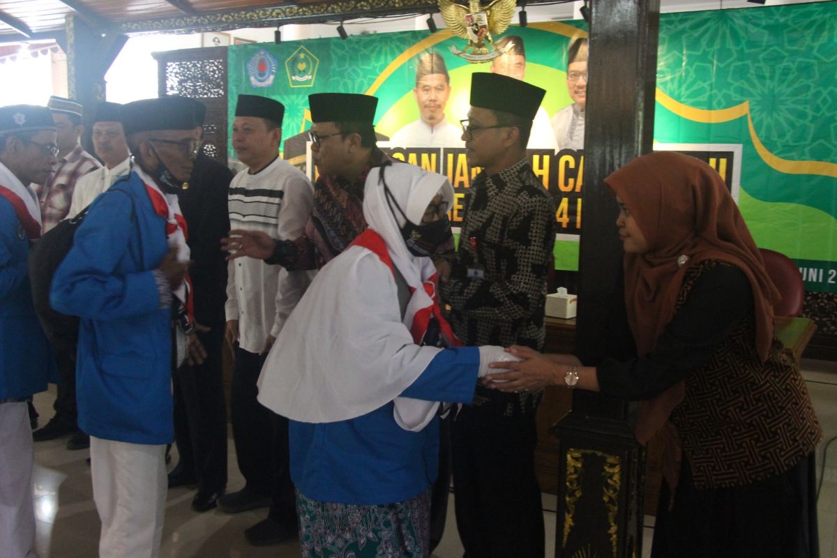 Dapat Kuota Tambahan, 35 Calon Jemaah Haji Brebes Diberangkatkan 