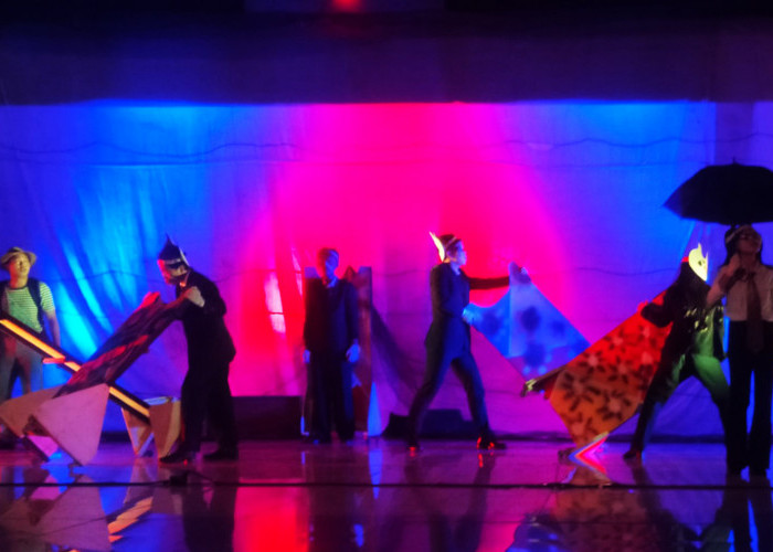 Gebrak Tegal Lewat 'Kronis,' Teater Alamat Jakarta Tampilkan Hal Berbeda di Auditorium UPS  