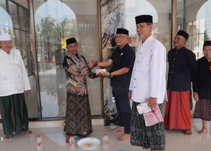 Anggota DPRD Brebes Salurkan Bantuan untuk Tempat Ibadah di Luwungbata Tanjung