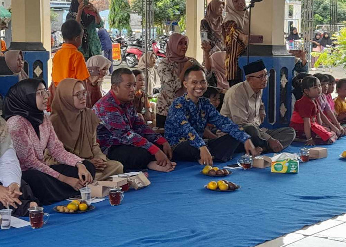 Kepala Desa di Pemalang Terkesan Penampilan Siswa TKa TK Pertiwi Kelangdepok