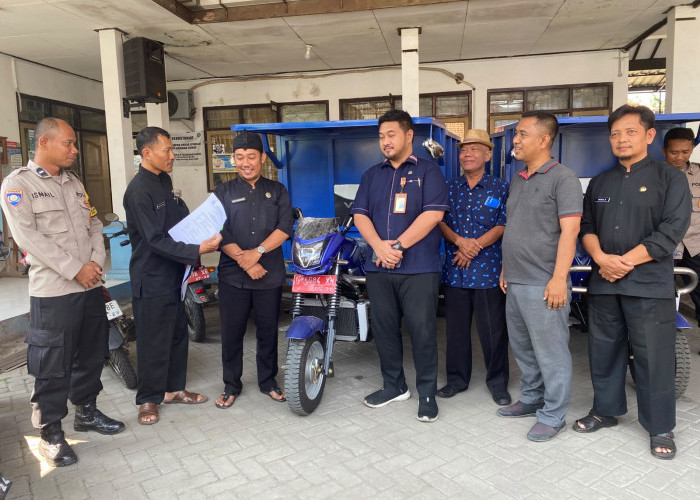 Anggota DPRD Kota Tegal Salurkan Bantuan Armada Pengangkut Sampah