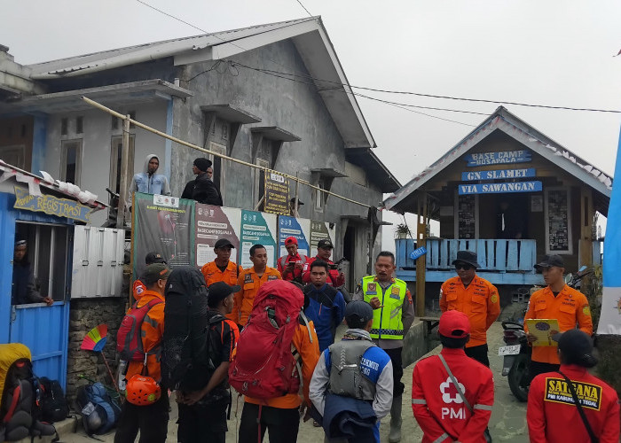 Tim Gabungan Siapkan Evakuasi Pendaki yang Terjatuh ke Kawah Gunung Slamet