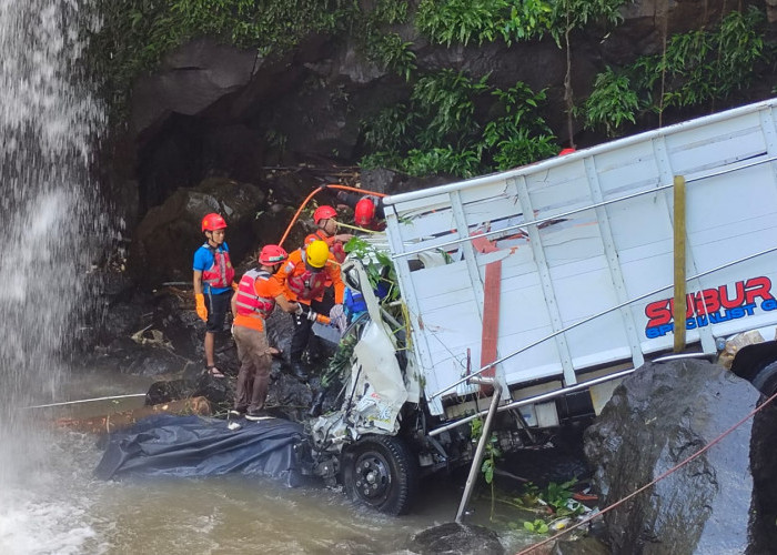 Kecelakaan dan Terjatuh ke Sungai Datar Banyumas, Sopir Truk Alami Nasib Tragis