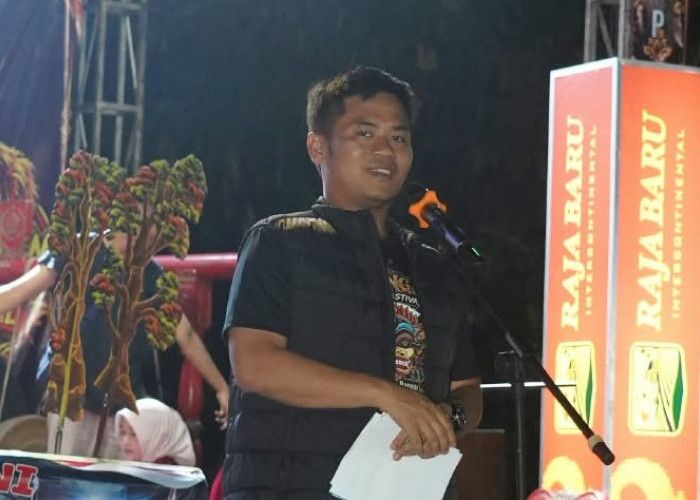Merinding! 14 Barongan Kolosal Guncang Kepandean, Bupati Tegal Bangga