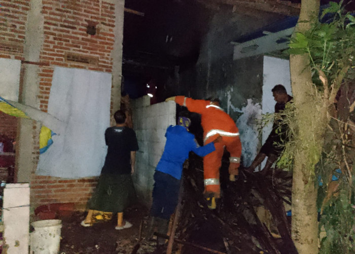 Bara Tungku Kayu Bawa Petaka, Rumah Warga Tegalandong Tegal Terbakar Dini Hari