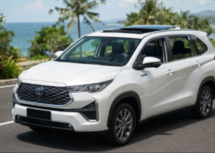 Panoramic Sunroof Mewah! Ini Keunggulan Toyota Zenix Hybrid 2026