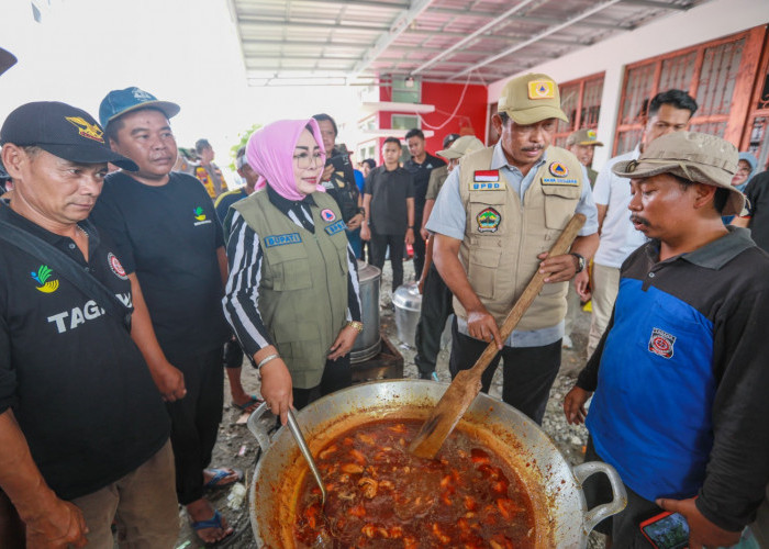 Grobogan Dilanda Banjir, Pj Gubernur Jateng Tinjau dan Serahkan Bantuan Senilai Rp293 Juta Lebih  