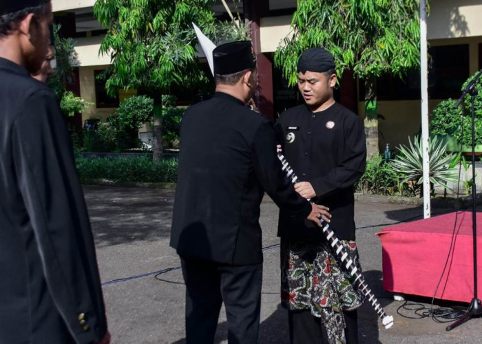Jelang Kirab Budaya HUT ke-425 Kabuoaten Tegal, Bupati Tegal Serahkan Tombak Kyai Plered 