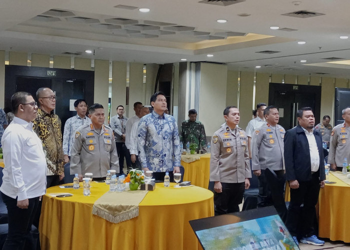 Sokong Swasembada Pangan Nasional, Kabaharkam Polri Tanam Jagung di Indramayu