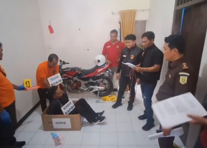 Penemuan Mayat Dalam Koper di Brebes Direkonstruksi, Pelaku Peragakan 23 Adegan