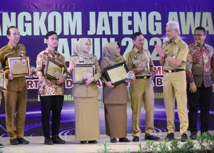 Daftar Kabupaten Kota Peraih Bangkom Jateng Award 2023, Ganjar Minta Kepala Dearah Jadi Inspirator Inovatif
