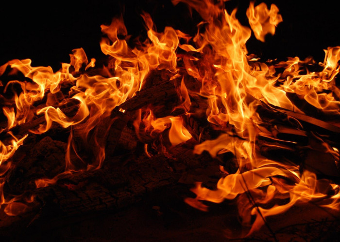 Berniat Menolong Ibunya yang Dibakar Hidup-hidup Bapaknya, Bocah 6 Tahun di Depok Ikut Terbakar Api 