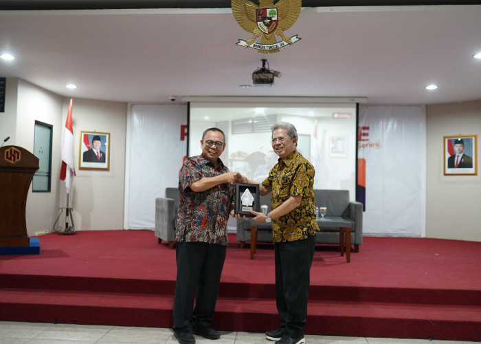 Universitas Harkat Negeri Tegal Hadirkan Tokoh Nasional Prof. Dr. Todung Mulya Lubis dalam Kuliah Umum