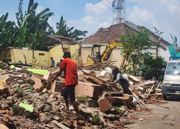 30 Bangunan di Lahan PT KAI Tegal Ditertibkan, Warga Terima Kompensasi Mulai Rp200 Ribu