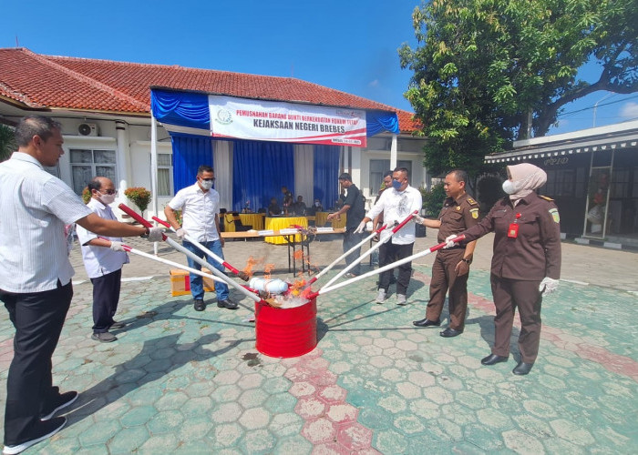 28 Perkara Inkrah, Kejari Brebes Musnahkan Ratusan Barang Bukti