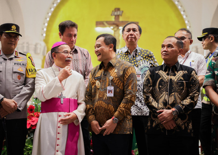 Gubernur Jateng Ahmad Luthfi Sapa Jemaat, Ucapkan Selamat Natal dan Doa untuk Keselamatan Negeri
