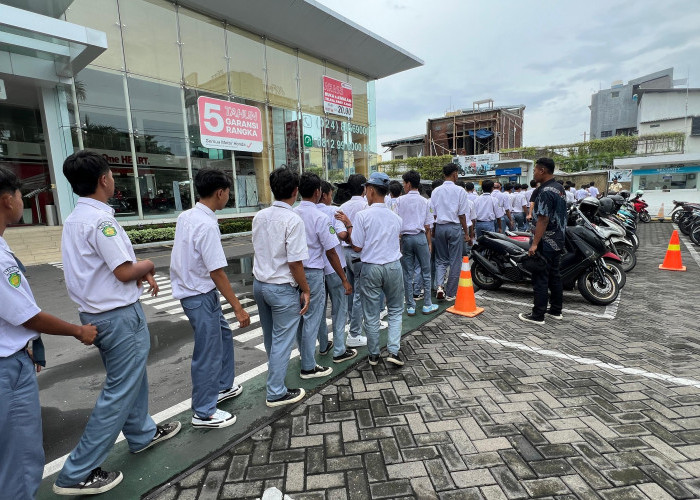 Seru! 90 Siswa SMK NU 01 Kendal Study Tour ke Dealer Astra Motor Center Semarang  