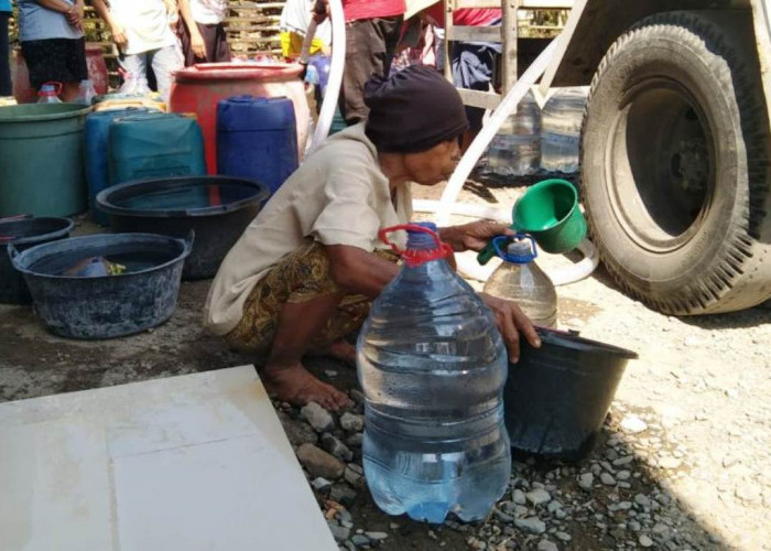 Krisis Air Bersih di Kabupaten Tegal Meluas, PMI Guyur Ratusan Ribu Liter Air ke Desa Terdampak