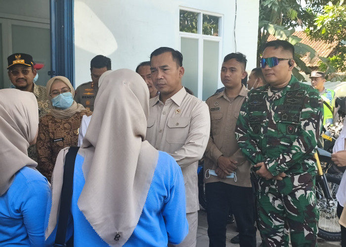 Menteri Wihaji Tinjau Program MBG dan Keluarga Risiko Stunting di Pemalang