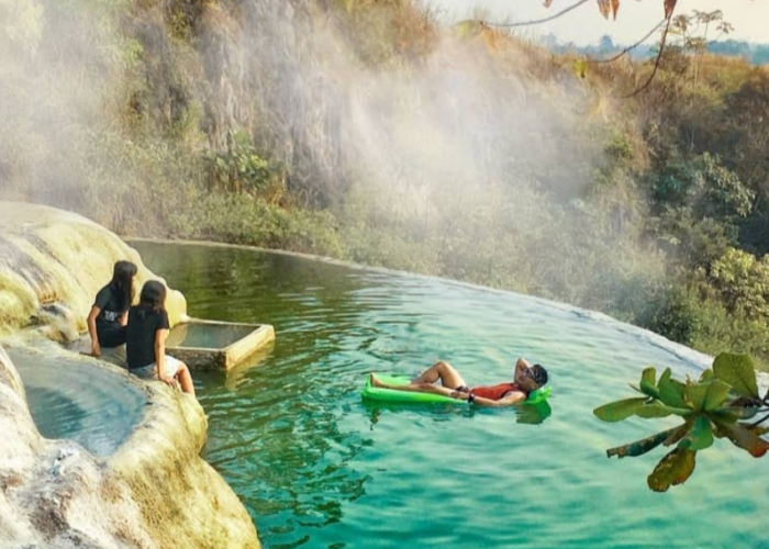 5 Kolam Renang Air Panas Alami di Jawa Tengah yang Punya Pemandangan Eksotis