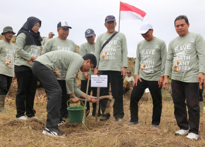 Lindungi Kawasan Resapan Air, 15 Ribu Bibit Pohon Ditanam di Desa Sumbaga Kabupaten Tegal  