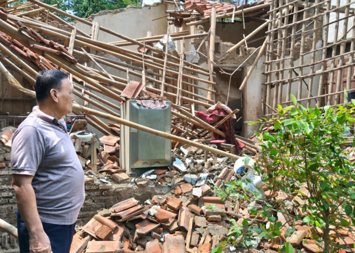 Rumah Ambruk Timpa Dua Anak di Pagerbarang Tegal, Bocah 6 Tahun Meninggal