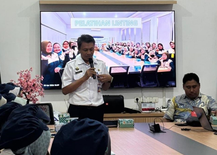Disperintransnaker Kab. Tegal Bekali Buruh Pabrik Rokok dengan Ketrampilan Linting SKT