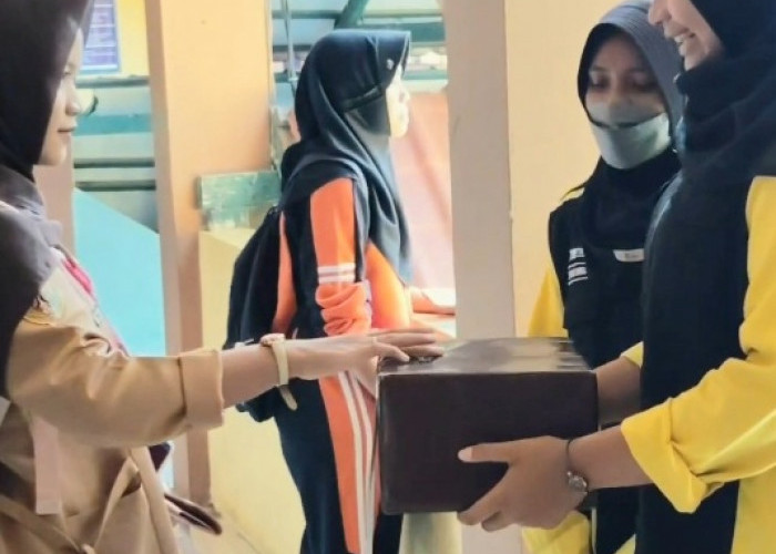 OSIS SMK Satya Praja 2 Petarukan Pemalang Salurkan Dana Hasil Donasi 