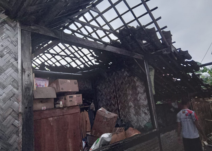 BREAKING NEWS! Kabupaten Tegal Diterjang Puting Beliung, 88 Rumah di 2 Desa Rusak  
