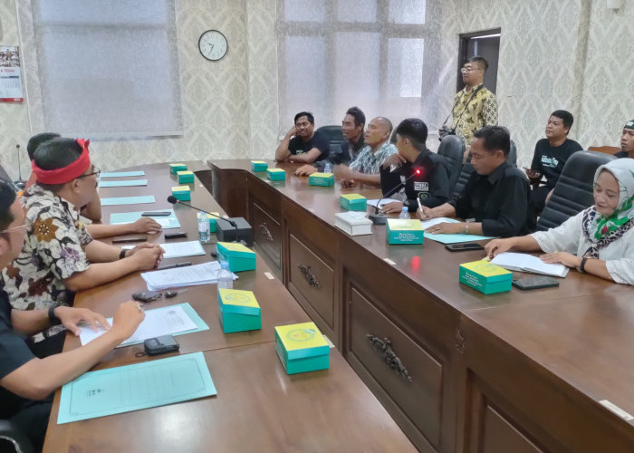 Warga dan Pemilik Usaha Keluhkan Bagi Hasil Pengelolaan Obyek Wisata Pantai Pulau Komodo Tegal 