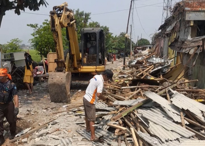 Diduga Jadi Tempat Prostitusi, Puluhan Warung di Kawasan Comal Baru Pemalang Dibongkar